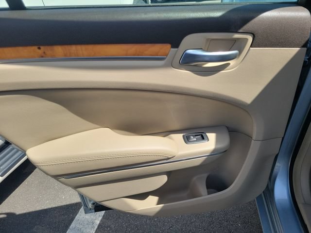 Used 2013 Chrysler 300 C RWD image 9