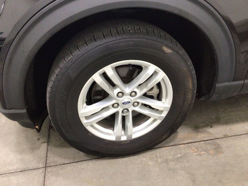 Used 2022 Ford Explorer XLT w/ Equipment Group 202A image 8
