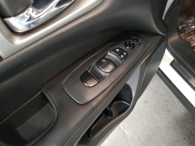Used 2016 Nissan Pathfinder SL w/ SL Tech Package AWD/4WD image 13