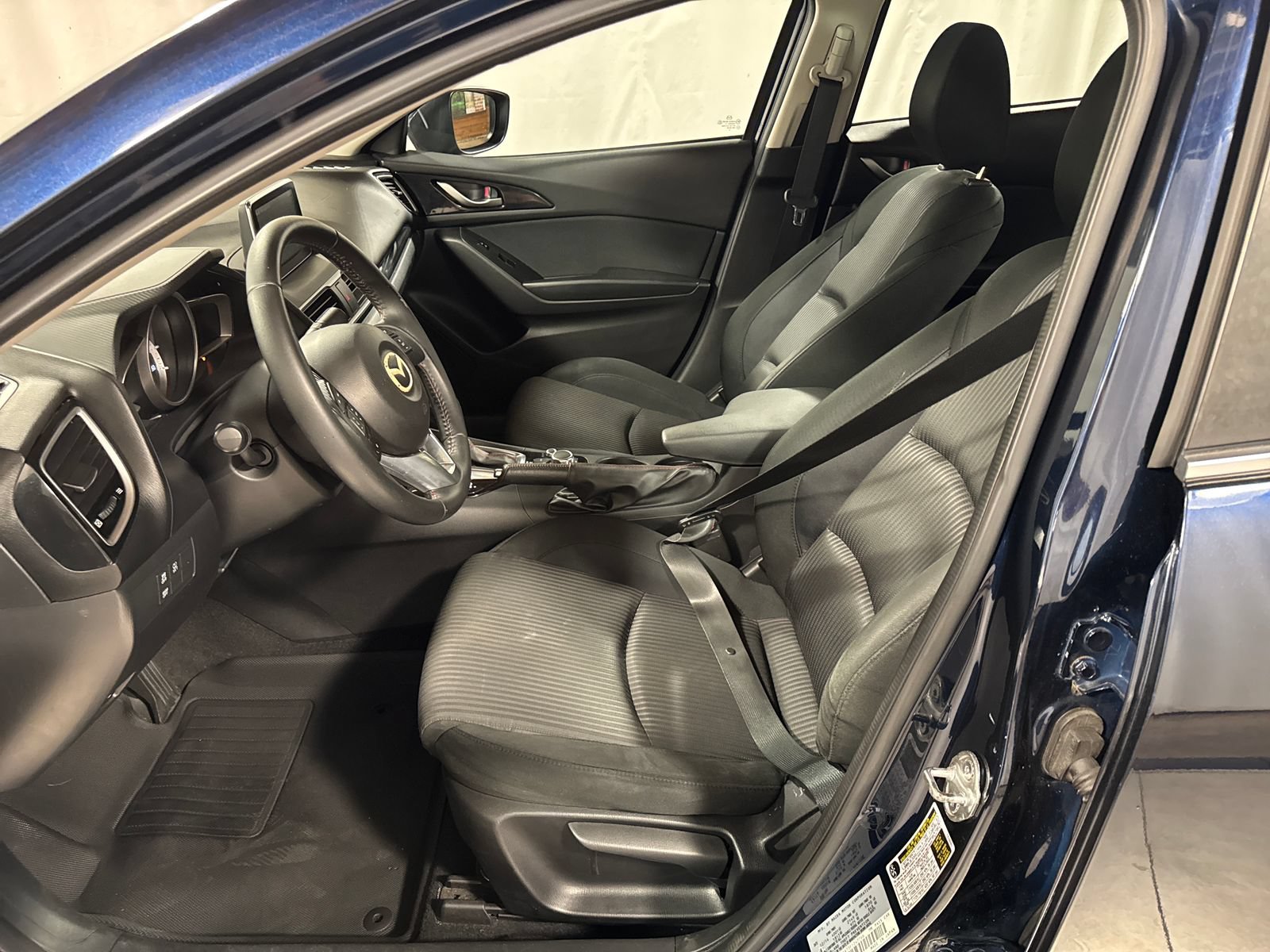 Used 2015 MAZDA MAZDA3 i Touring w/ Technology Package FWD image 3
