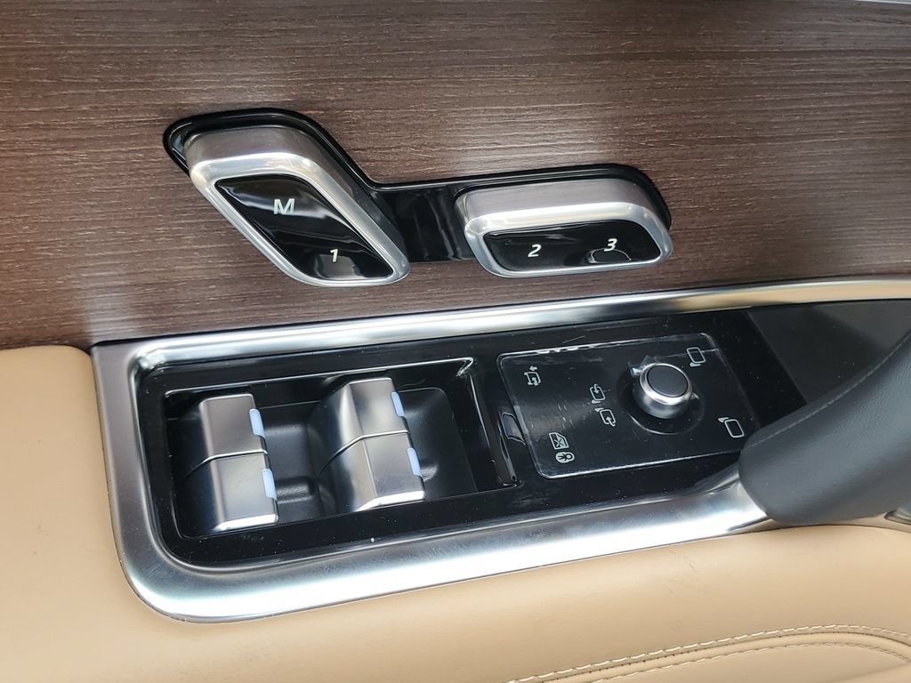 New 2026 Land Rover Range Rover Long Wheelbase SE AWD/4WD image 9