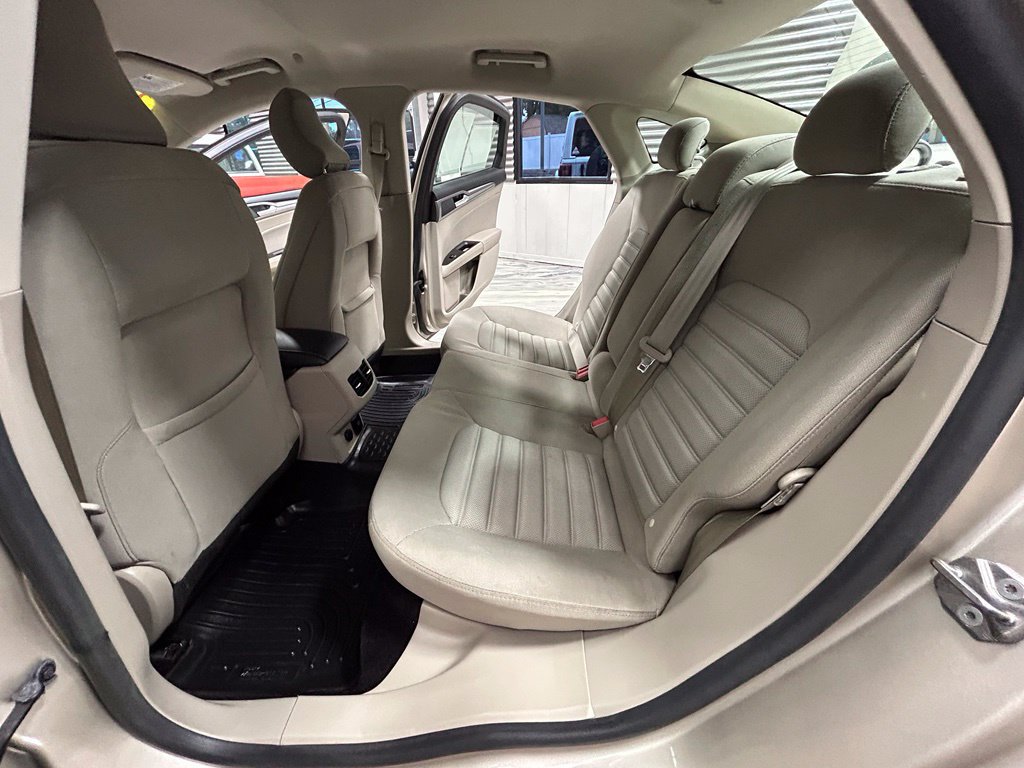 Used 2017 Ford Fusion SE FWD image 47