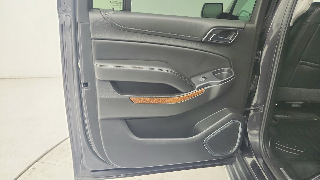 Used 2018 Chevrolet Suburban Premier RWD image 26