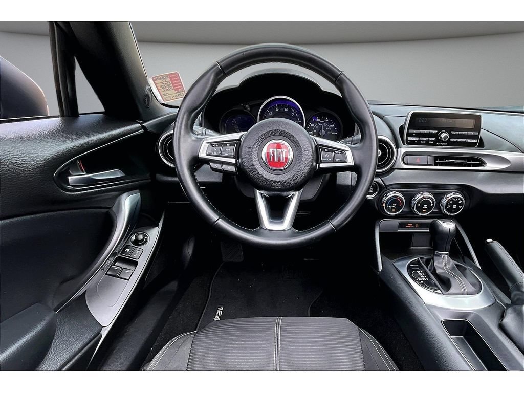Used 2017 FIAT 124 Spider Classica RWD image 8