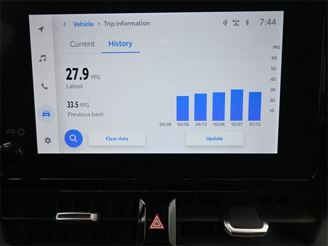 Used 2025 Toyota Corolla Cross XLE image 3