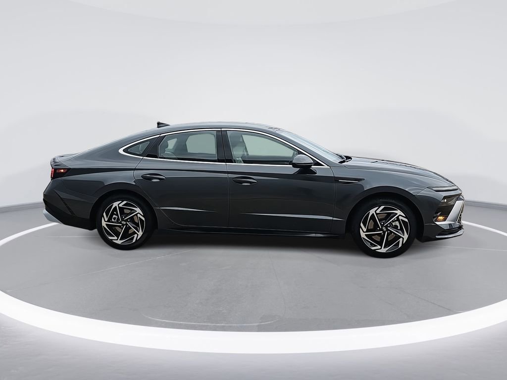 New 2026 Hyundai Sonata SEL FWD image 4