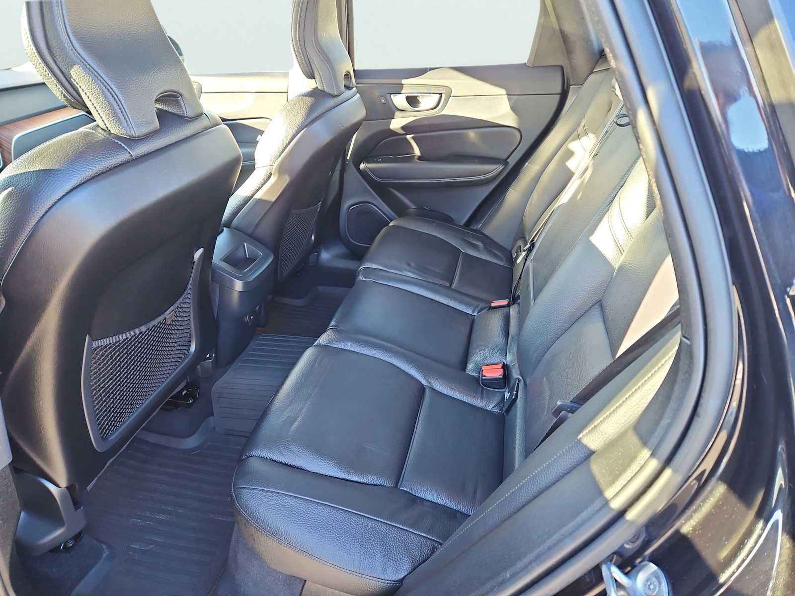 Used 2024 Volvo XC60 B5 Plus image 34