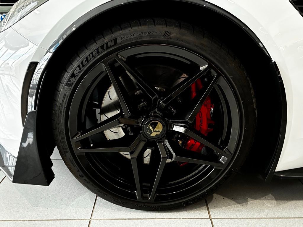 Used 2016 Chevrolet Corvette Z06 w/ 3LZ Preferred Equipment Group RWD image 19