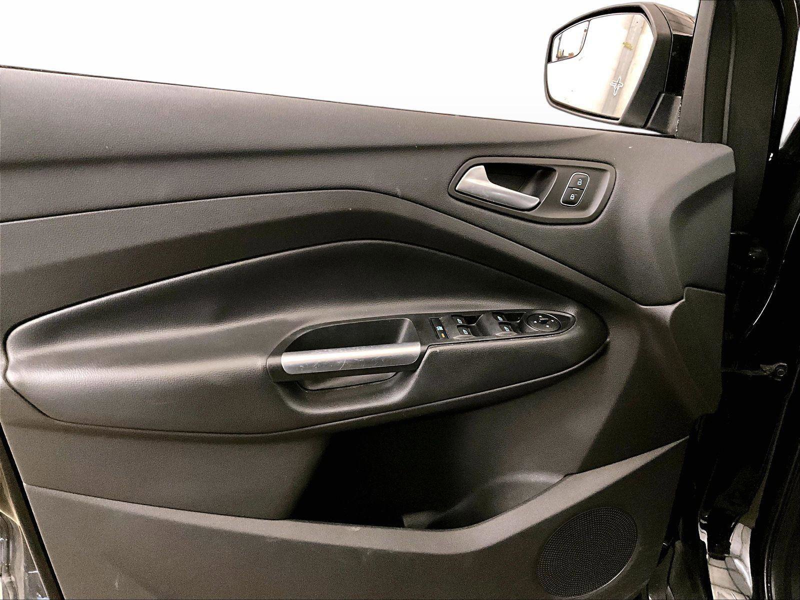 Used 2018 Ford Escape SE w/ SE Sync 3 Package AWD/4WD image 23