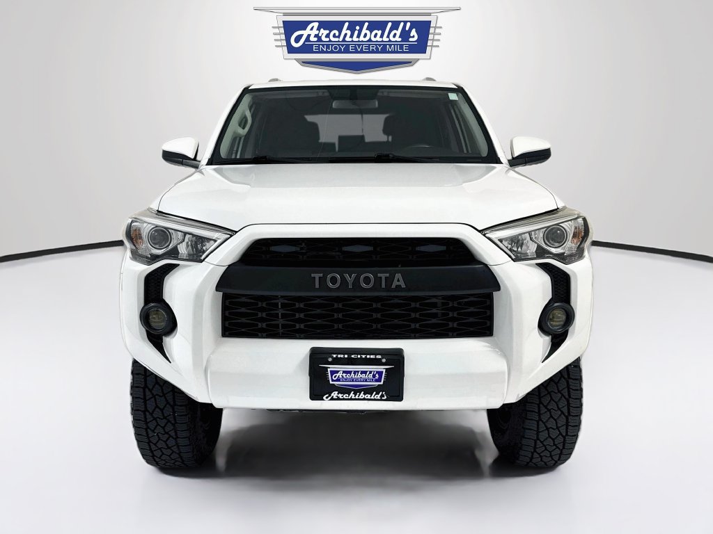 Used 2017 Toyota 4Runner SR5 AWD/4WD image 2