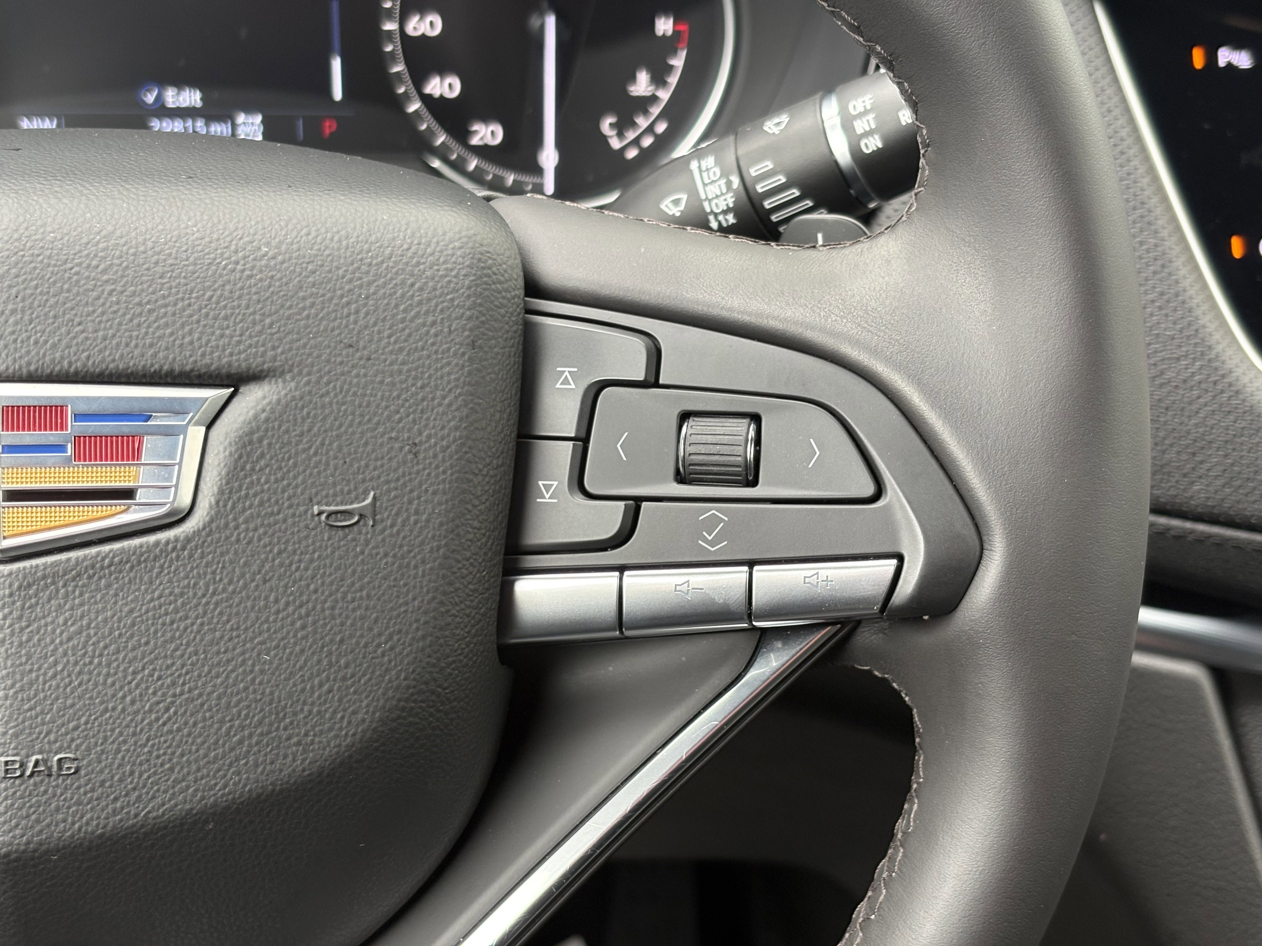 Used 2024 Cadillac XT6 Luxury w/ LPO, Floor Liner Package image 21