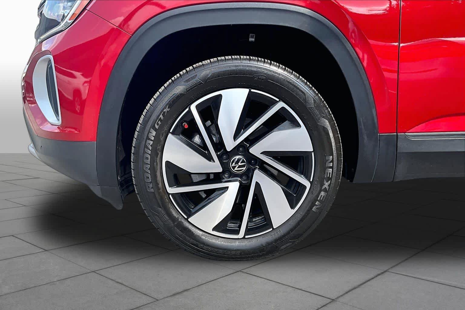Used 2024 Volkswagen Atlas SE FWD image 11
