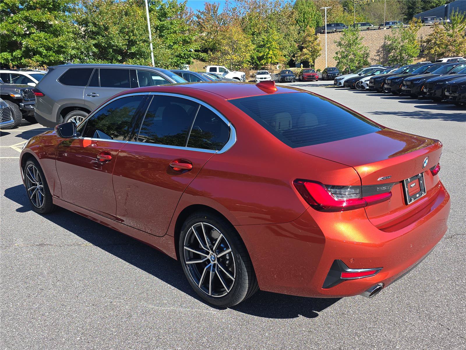 Used 2019 BMW 330i xDrive Sedan AWD/4WD image 5