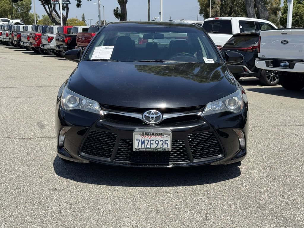 Used 2015 Toyota Camry SE FWD image 2