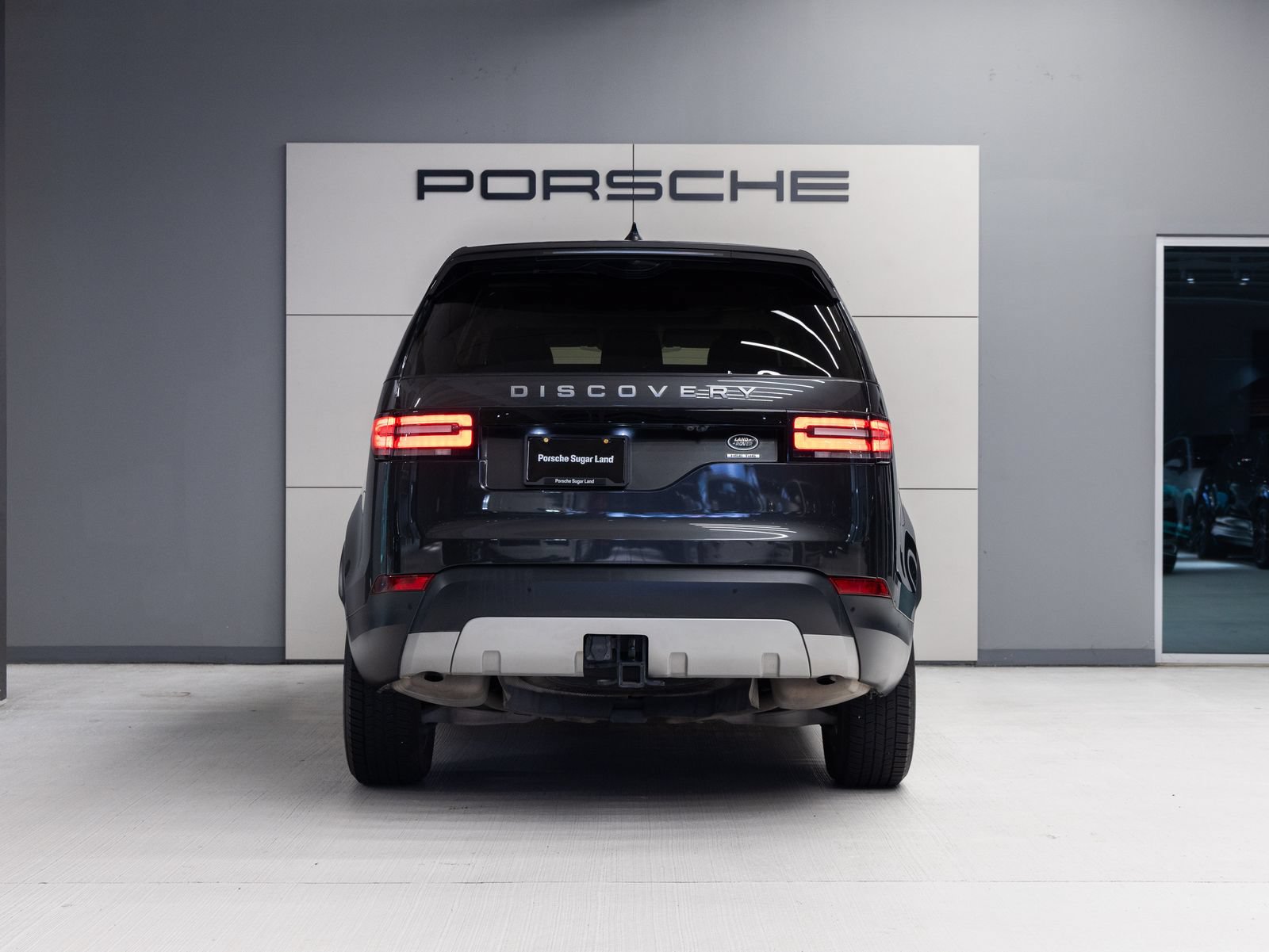 Used 2019 Land Rover Discovery HSE AWD/4WD image 6