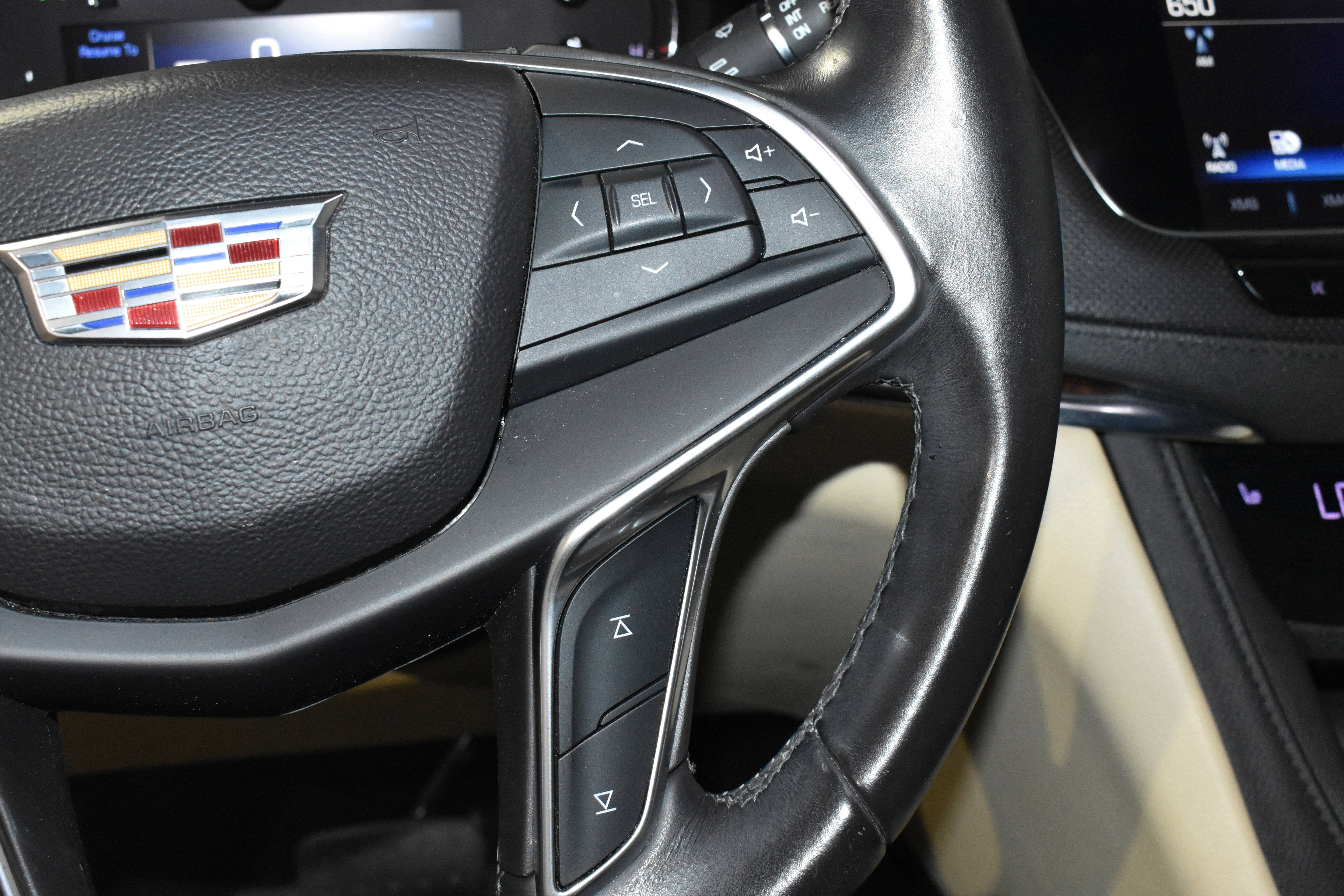 Used 2017 Cadillac XT5 Luxury w/ Driver Awareness Package FWD image 13