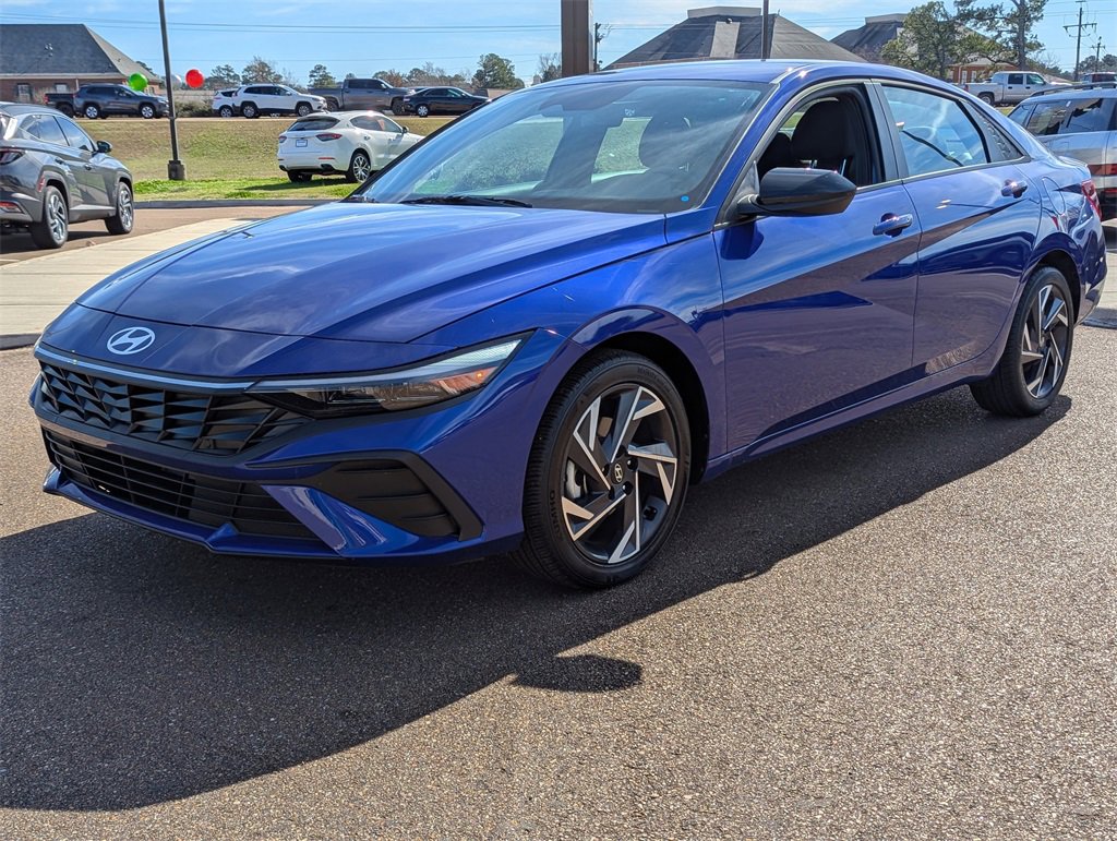 Certified 2025 Hyundai Elantra Sport image 6