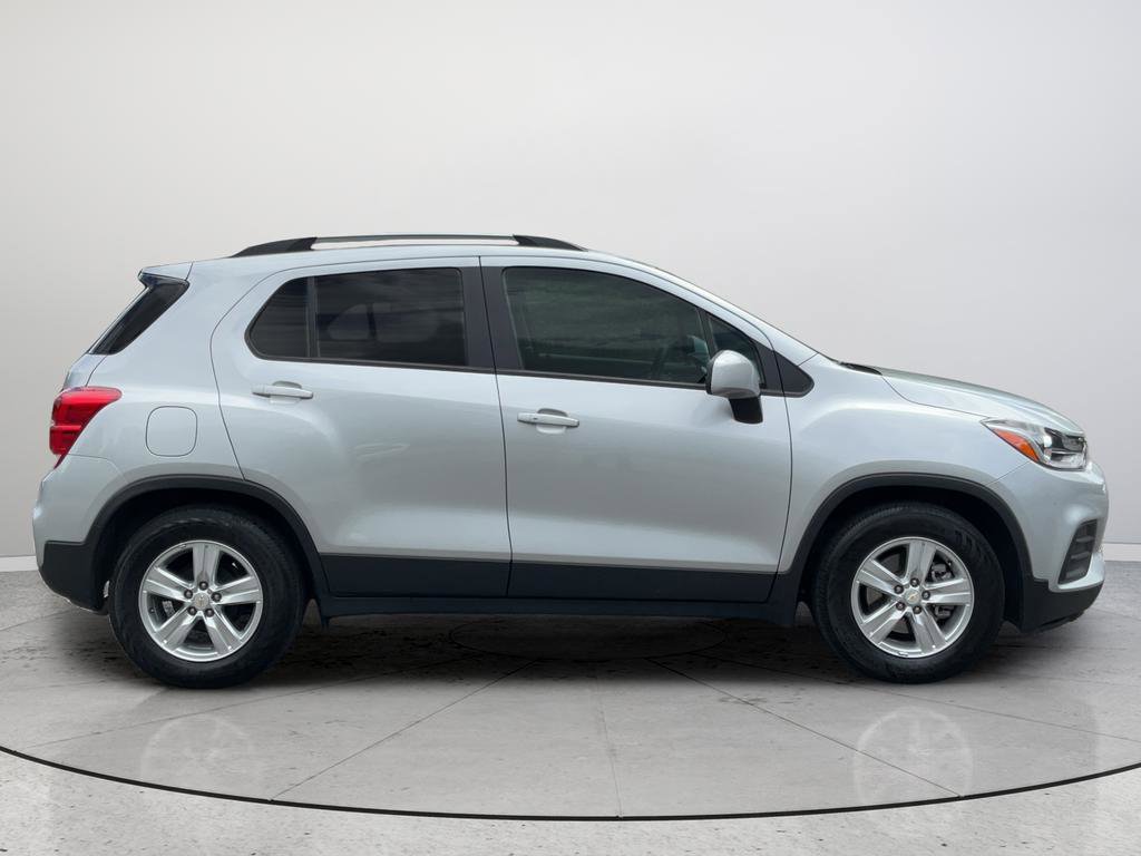 Used 2022 Chevrolet Trax LT w/ LT Convenience Package FWD image 6