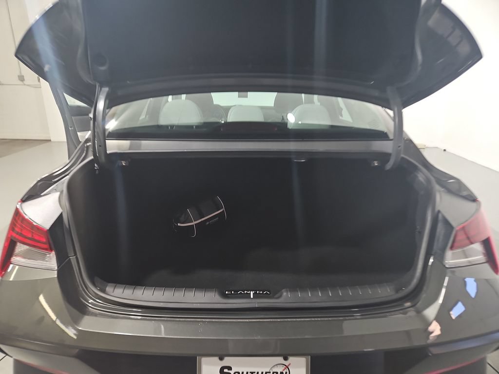 Certified 2025 Hyundai Elantra Limited w/ Cargo Package FWD image 25