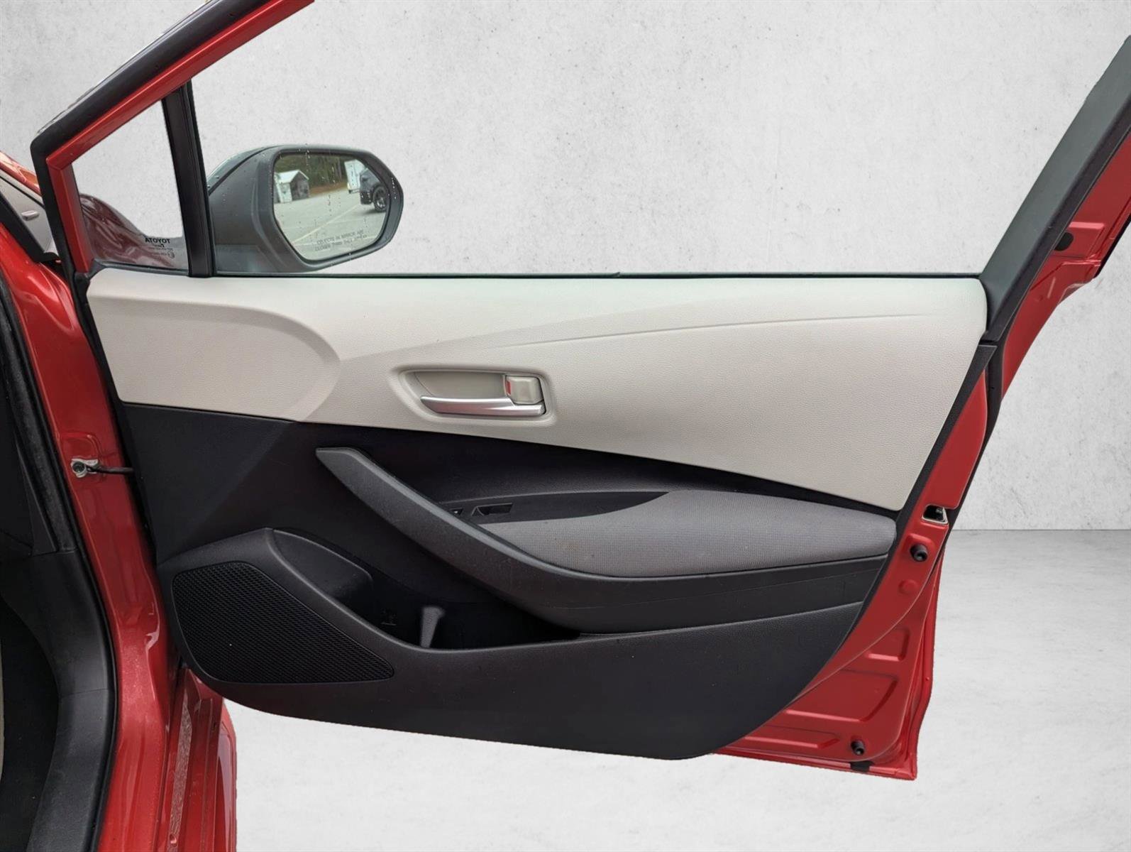 Used 2021 Toyota Corolla LE FWD image 25