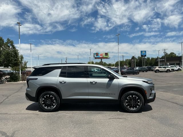 Used 2025 Chevrolet Traverse Z71 AWD/4WD image 2