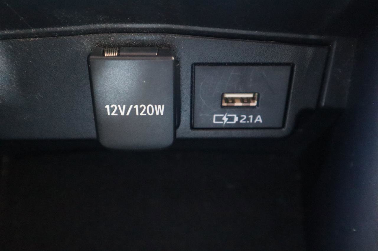 Used 2020 Toyota Corolla SE w/ SE Premium Package FWD image 80