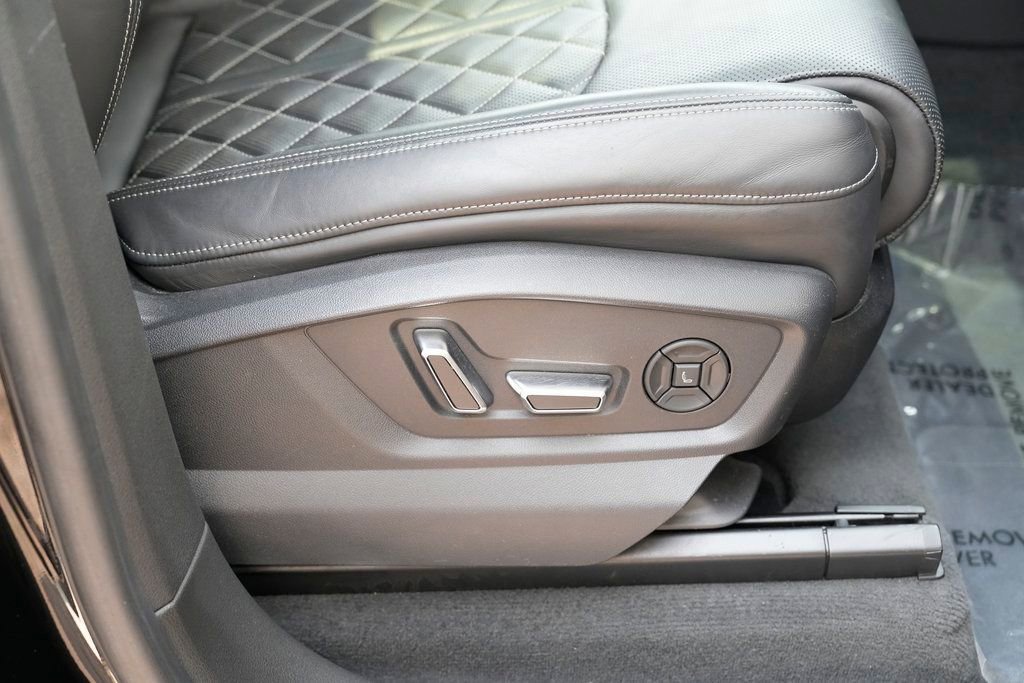 Used 2022 Audi SQ8 Prestige w/ Prestige Package image 38