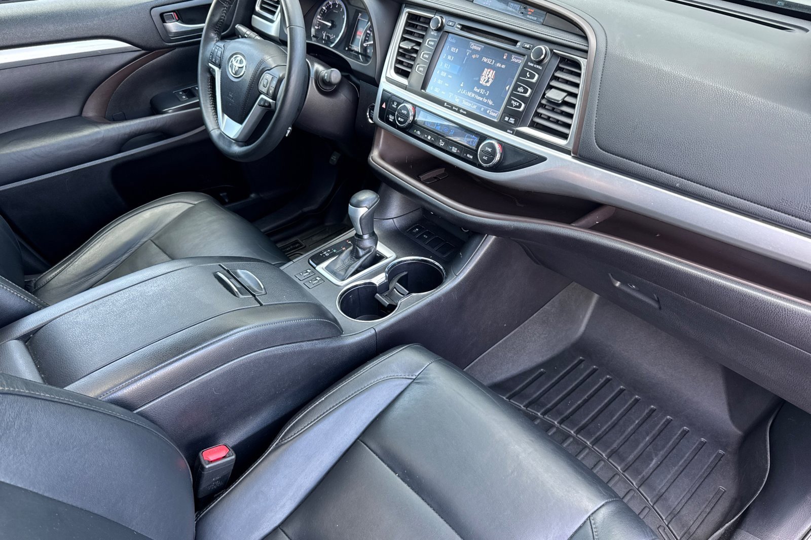 Certified 2018 Toyota Highlander XLE w/ Carpet Mat Package (TMS) image 16