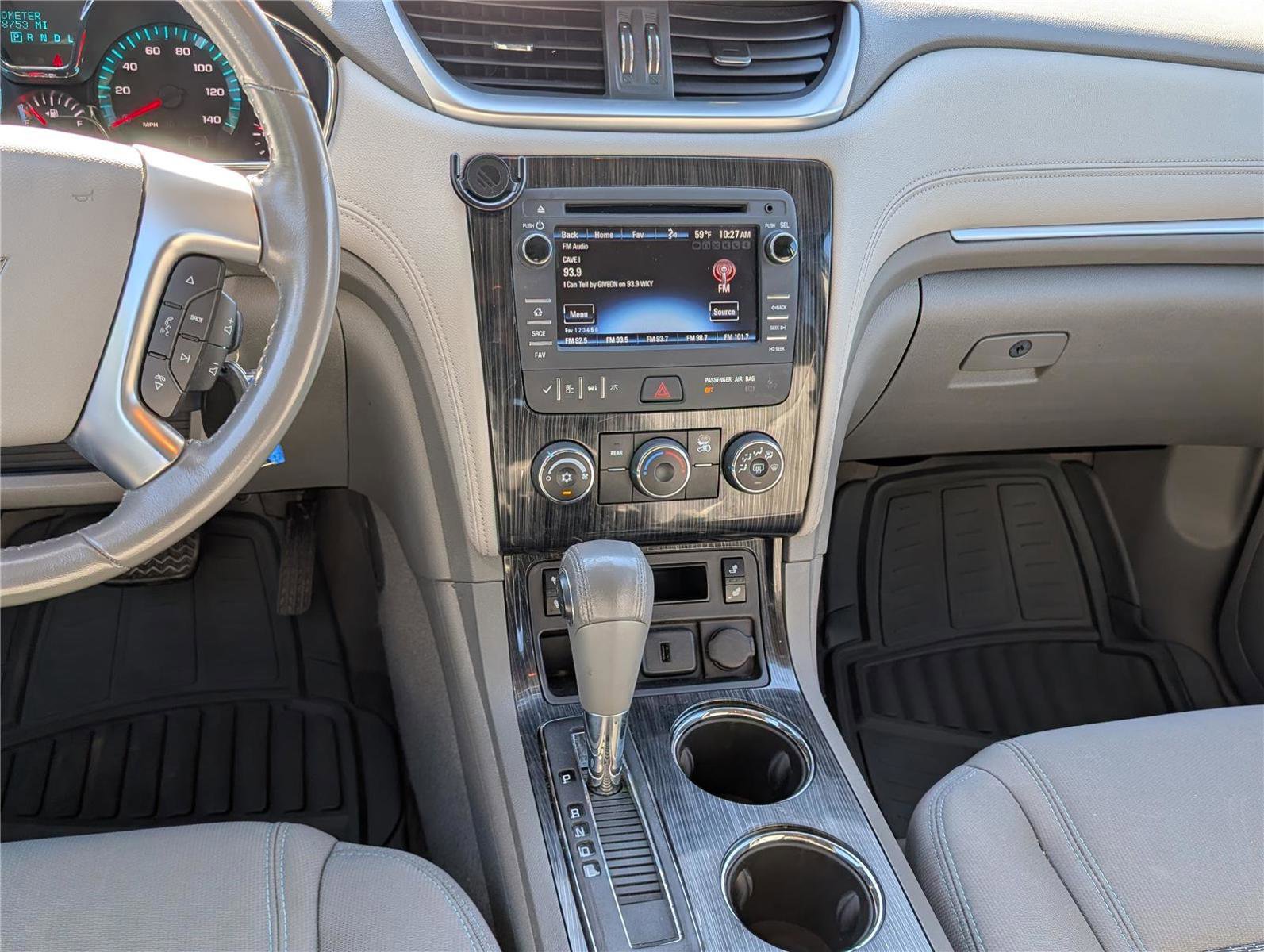 Used 2017 Chevrolet Traverse LT w/ Style and Technology Package image 18