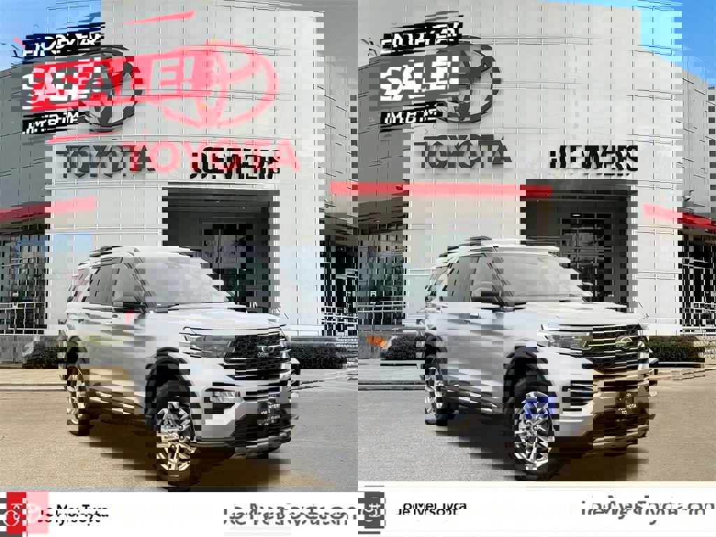 Used 2023 Ford Explorer XLT w/ Equipment Group 202A image 2