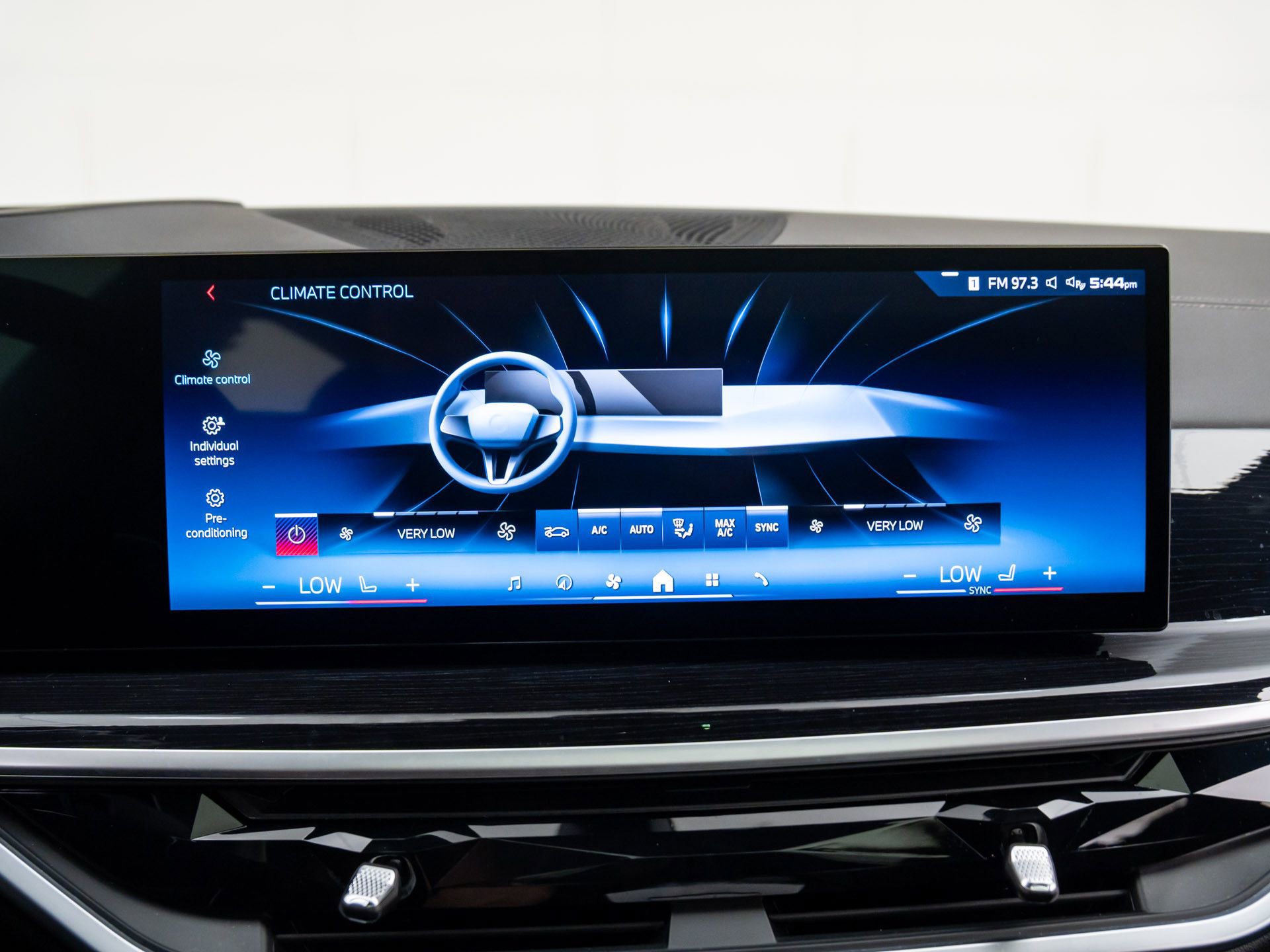 Used 2024 BMW X5 M60i image 27