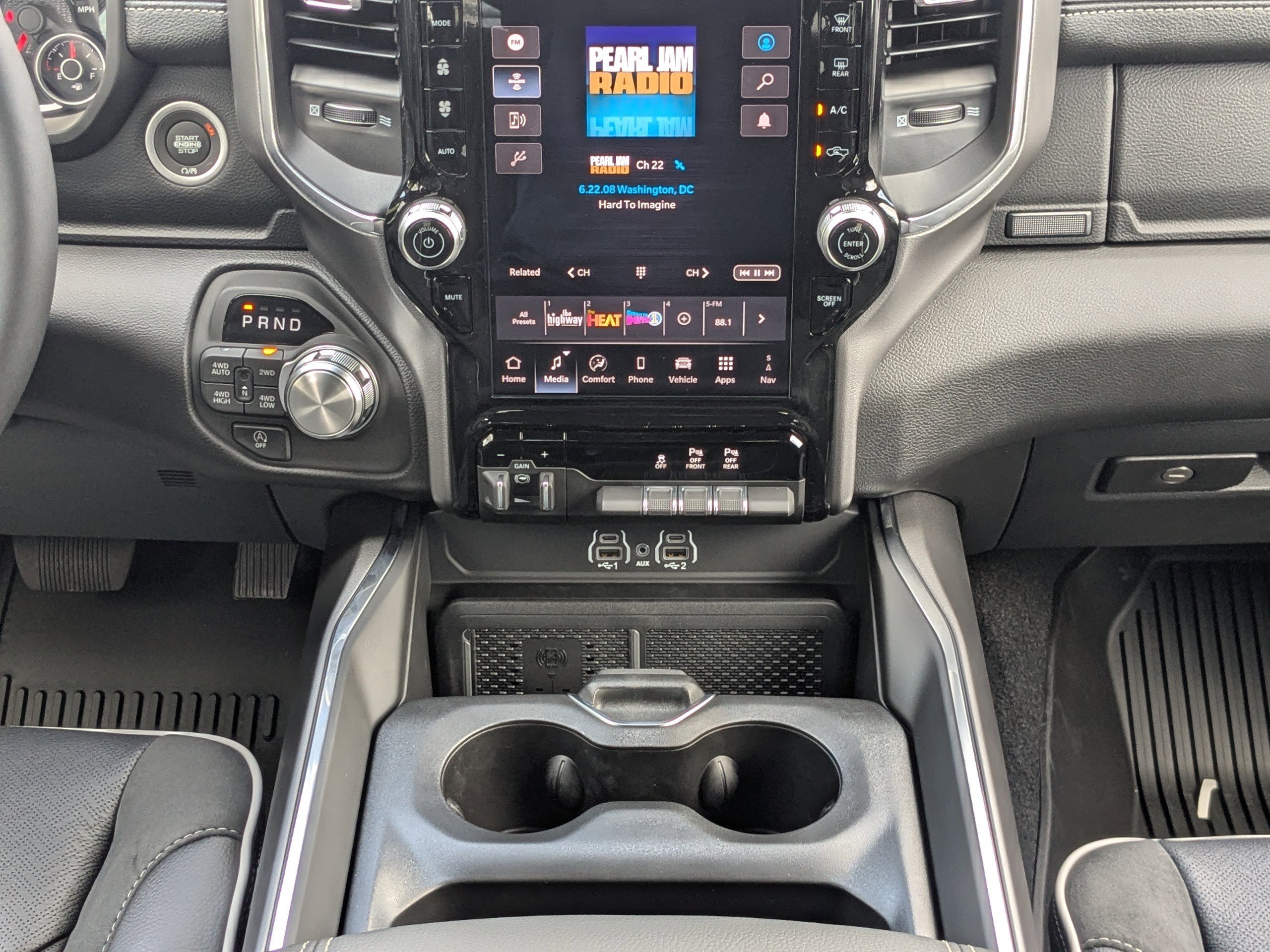 New 2026 RAM 1500 Laramie AWD/4WD image 18