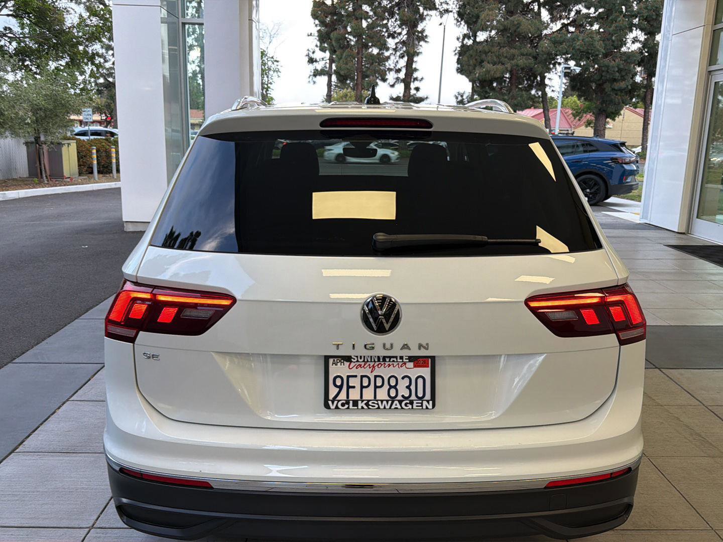 Certified 2023 Volkswagen Tiguan SE w/ Panoramic Sunroof Package FWD image 4