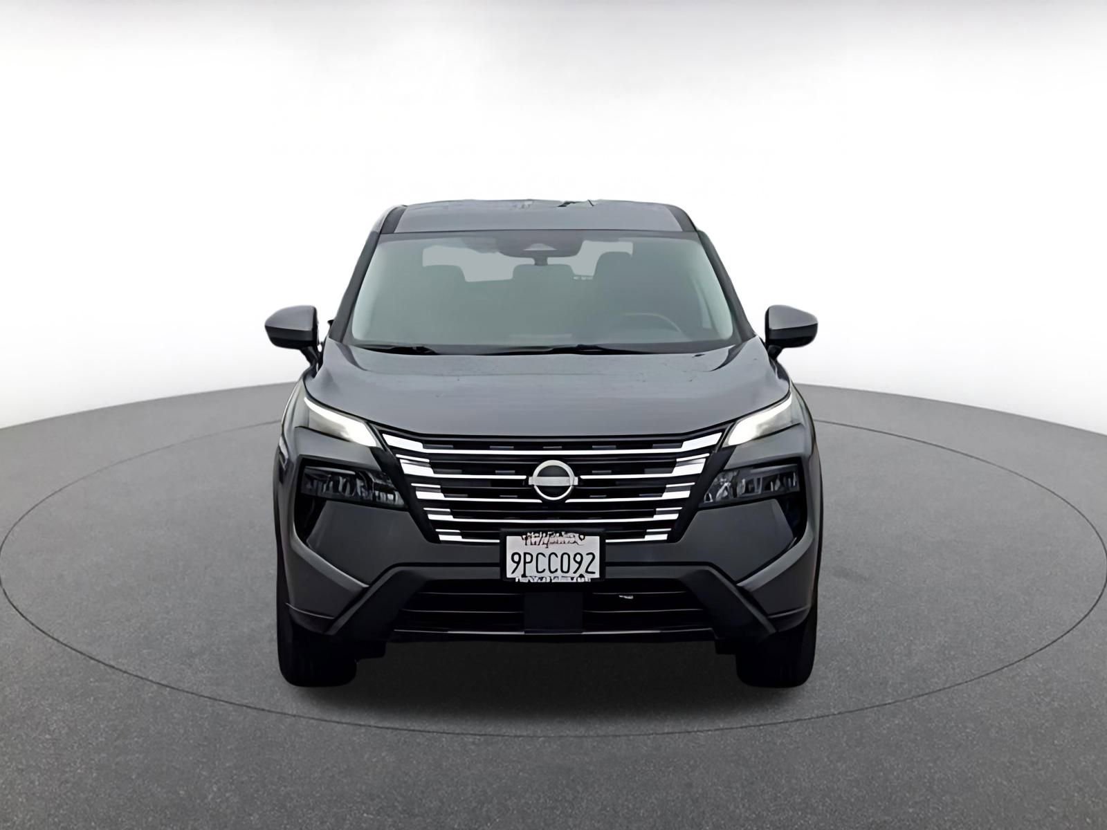 Used 2025 Nissan Rogue SV image 3