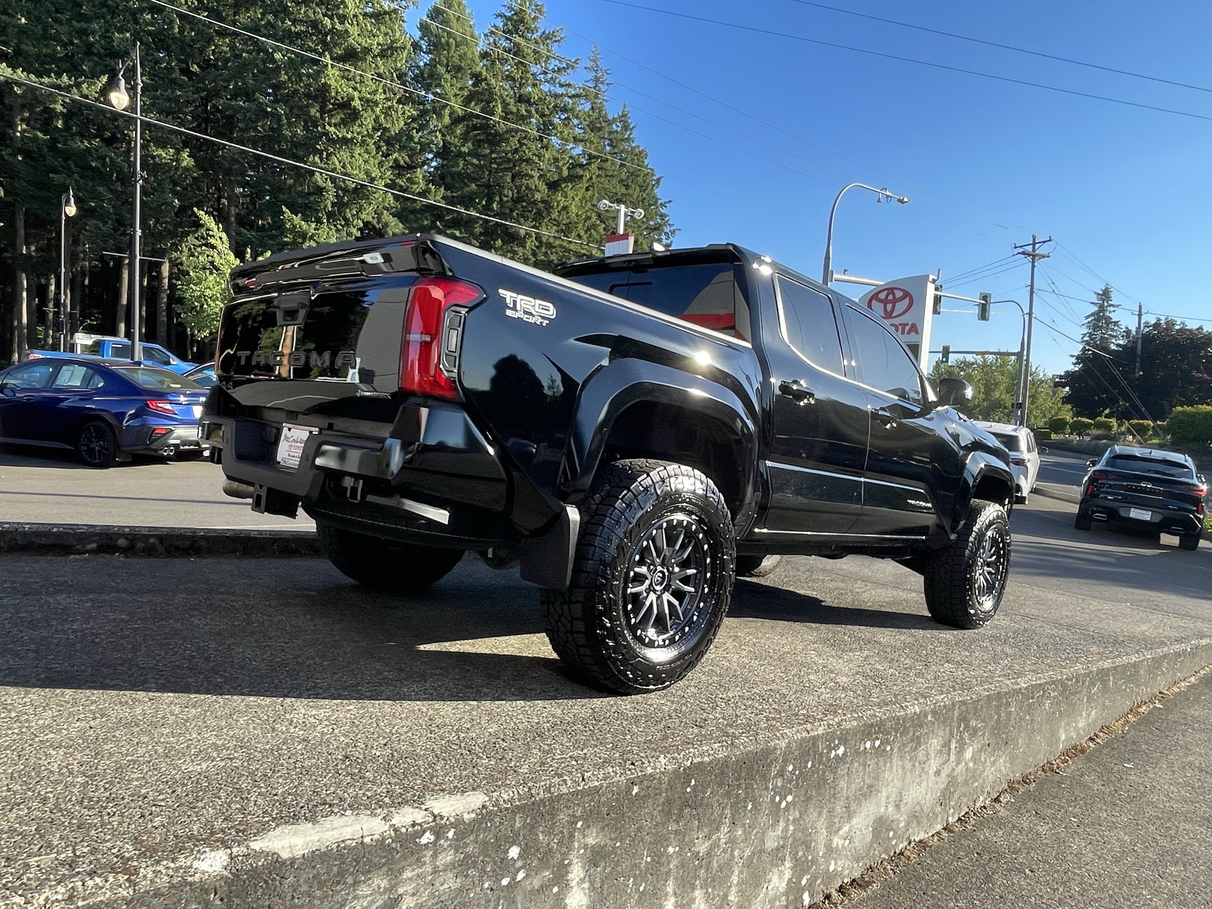Certified 2025 Toyota Tacoma TRD Sport w/ TRD Sport Premium Package AWD/4WD image 6