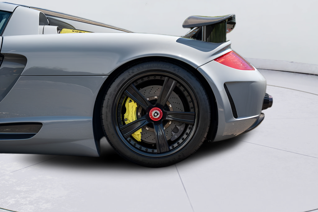 Used 2004 Porsche Carrera GT RWD image 8