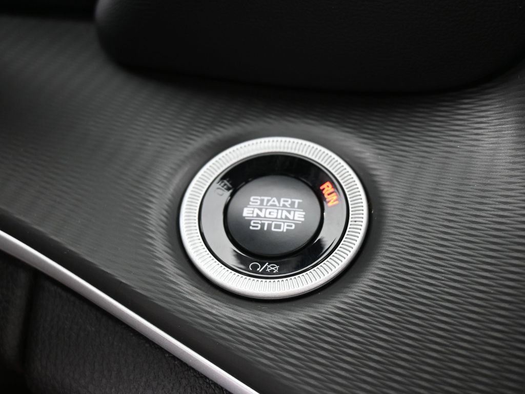 Used 2025 Jeep Grand Cherokee Altitude image 26