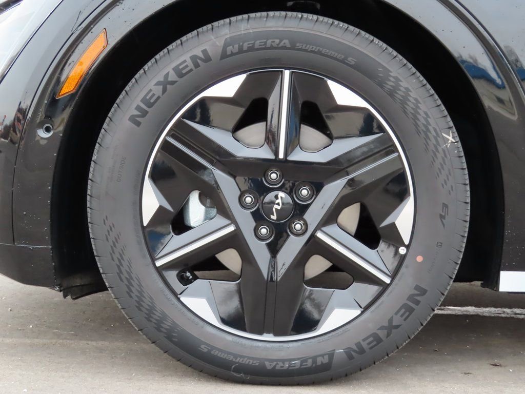 New 2025 Kia EV6 Wind image 16