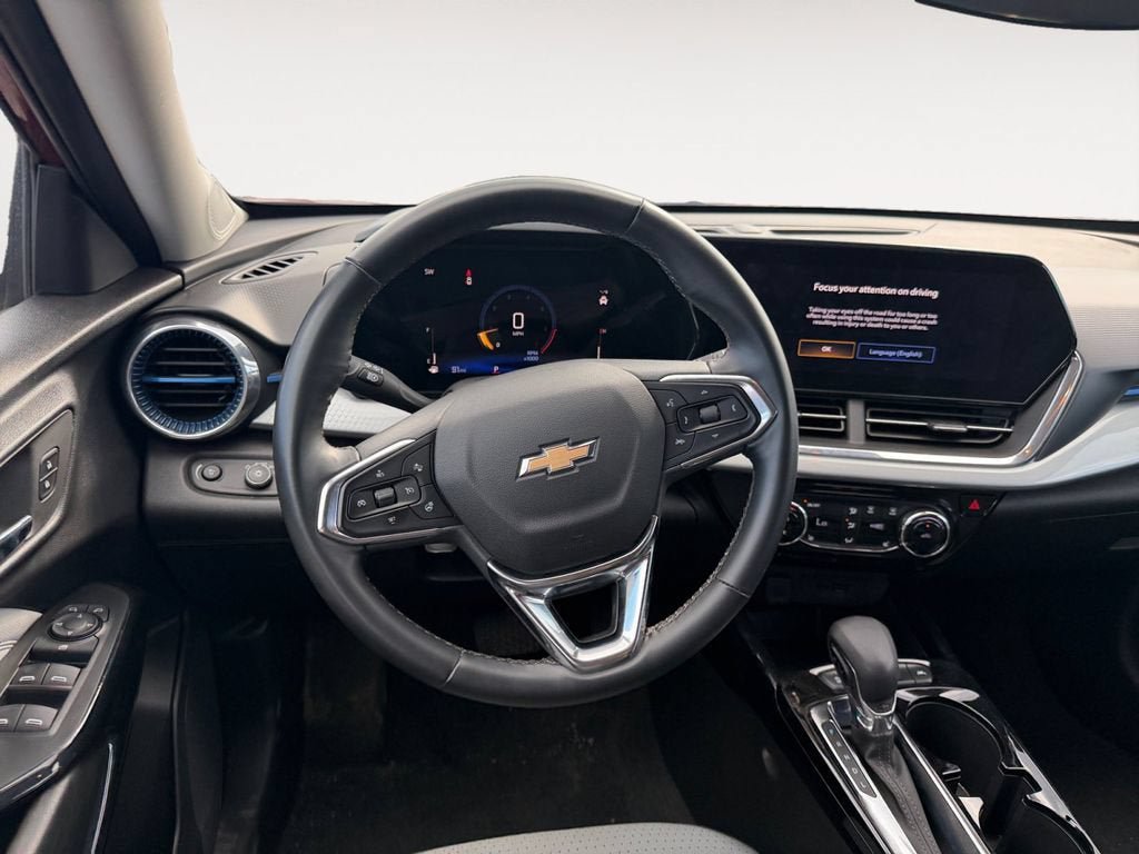 Certified 2025 Chevrolet Trax LT w/ LT Convenience Package FWD image 12