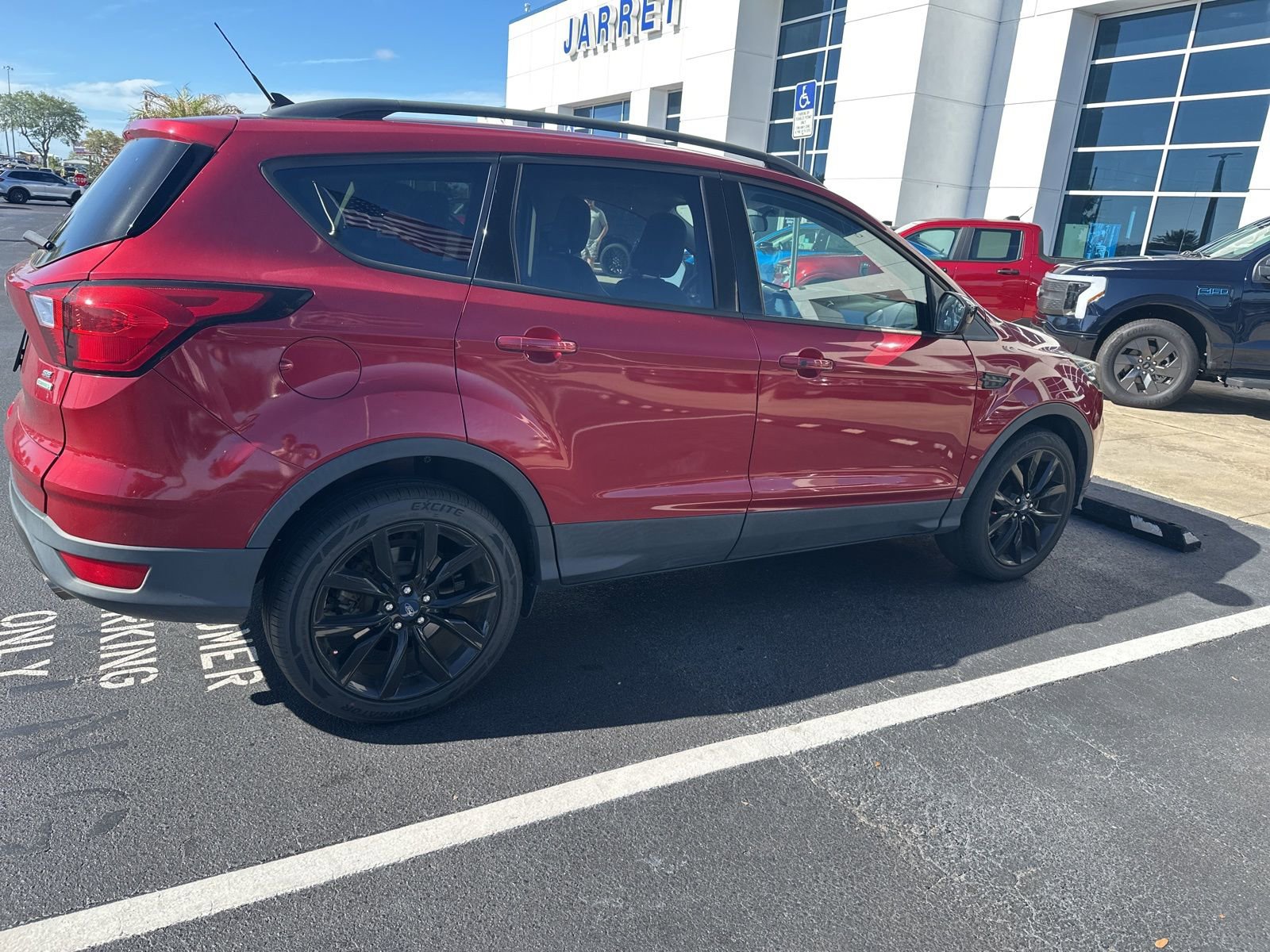 Used 2019 Ford Escape SE image 5