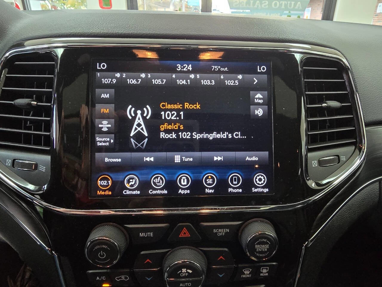 Used 2021 Jeep Grand Cherokee Limited w/ Premium Lighting Group image 24