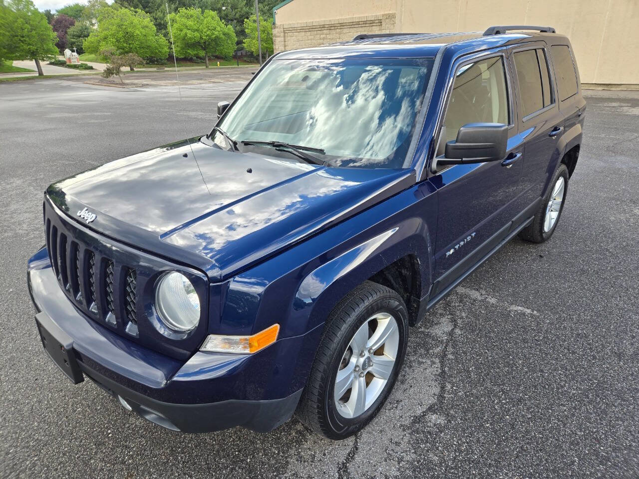Used 2012 Jeep Patriot Latitude FWD image 3