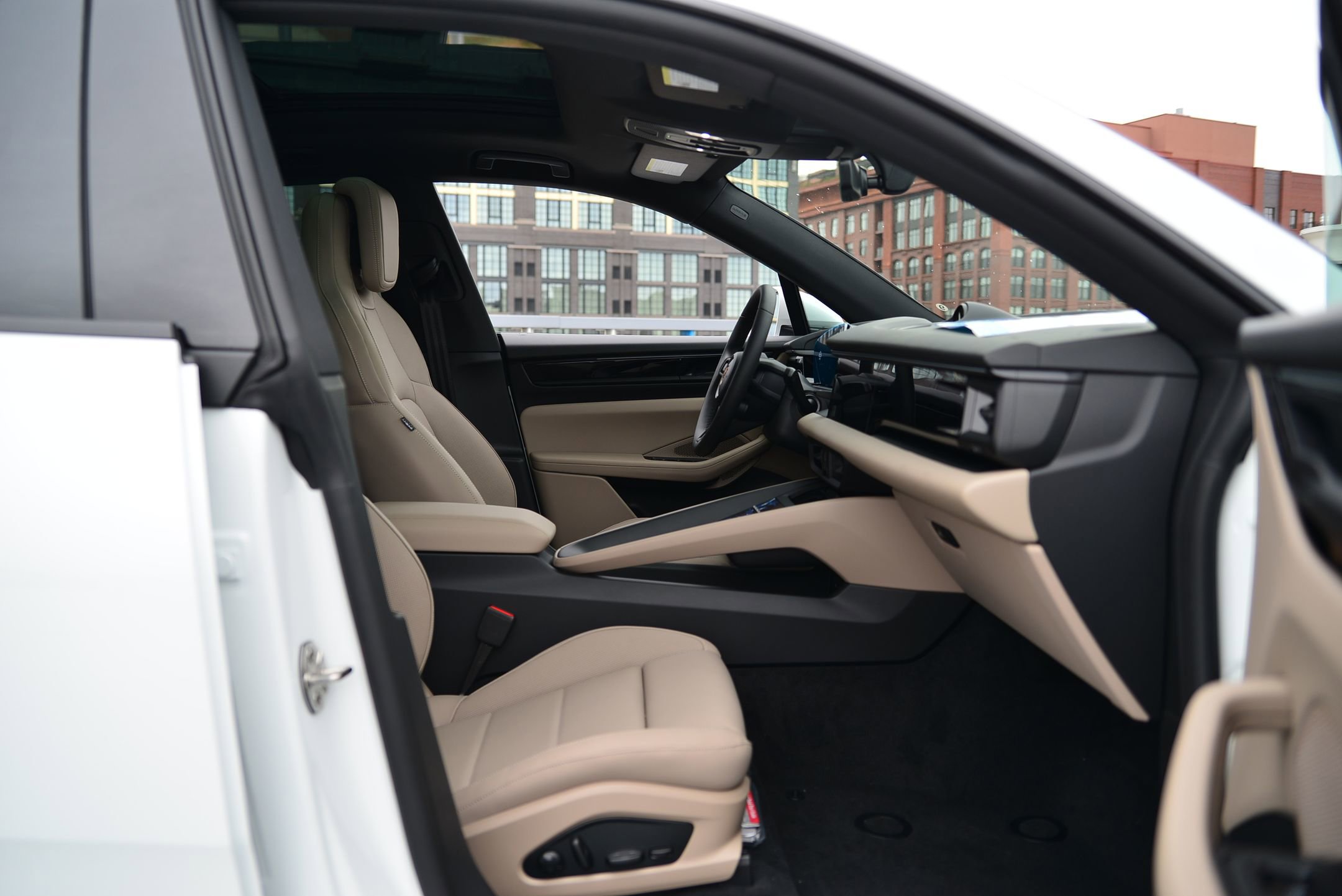 New 2025 Porsche Macan Electric RWD image 23