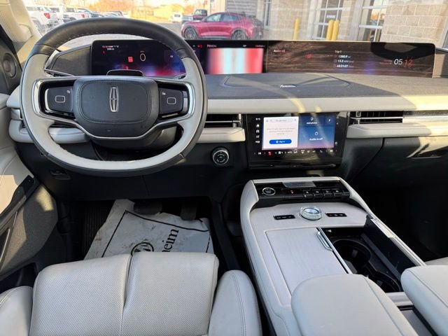 Certified 2025 Lincoln Navigator L Reserve image 13