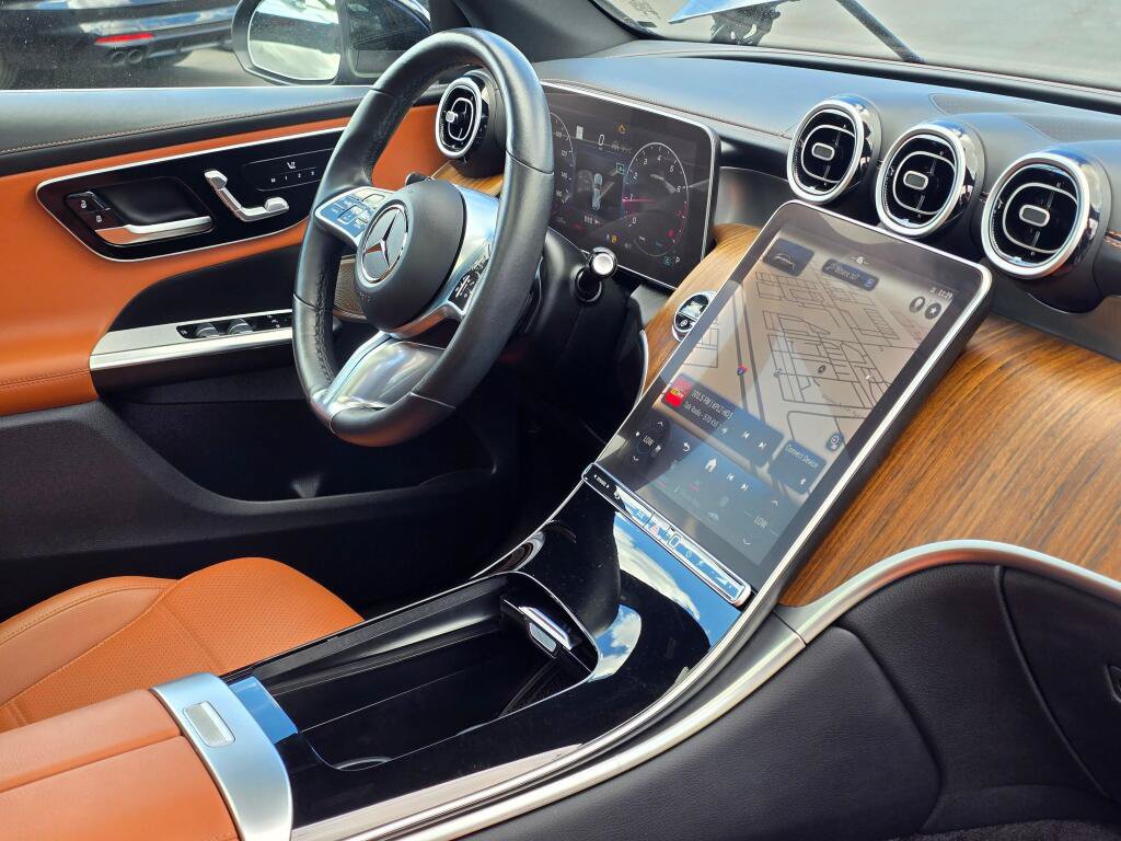 Used 2024 Mercedes-Benz GLC 300 4MATIC w/ Driver Assistance Package image 28