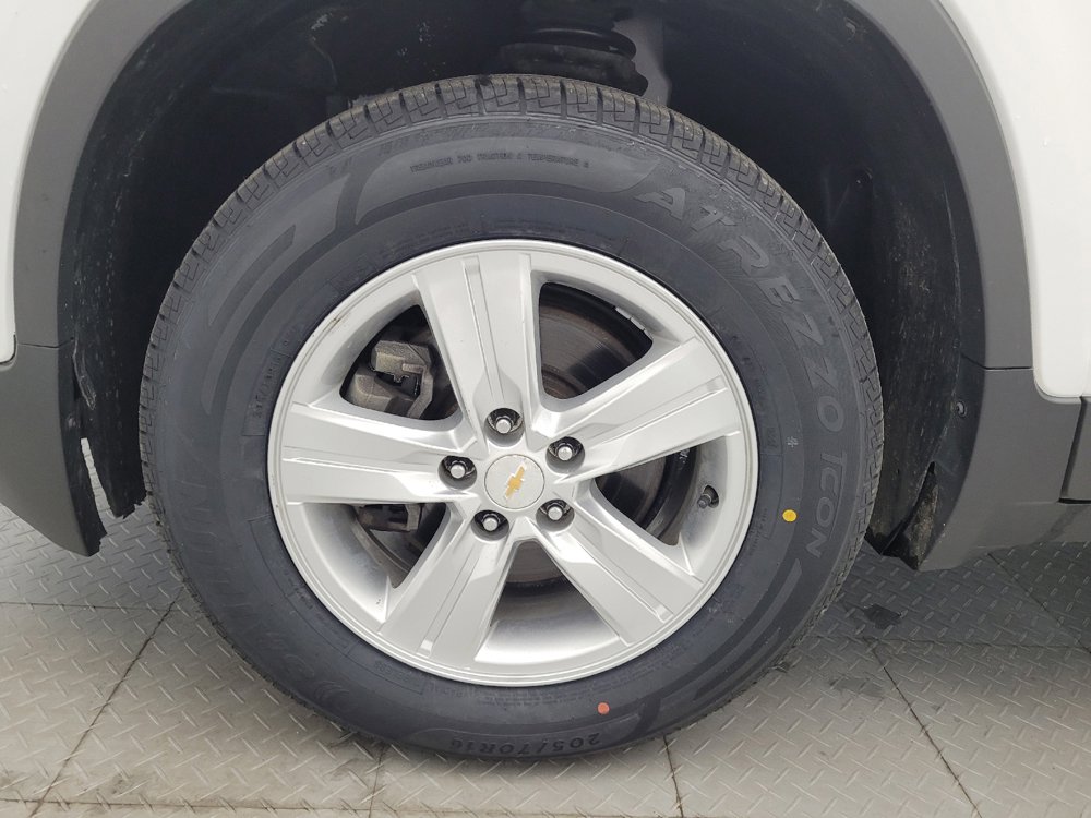 Used 2020 Chevrolet Trax LS w/ Tint and Cruise Package AWD/4WD image 31