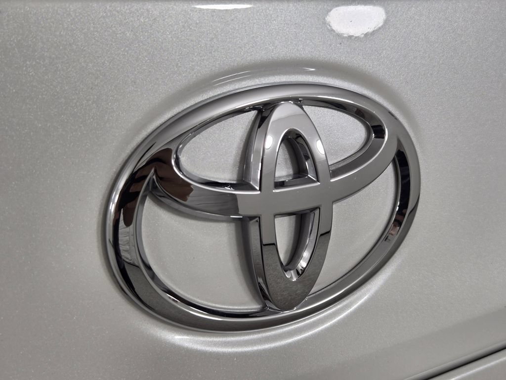 Used 2025 Toyota Corolla Cross L FWD image 12
