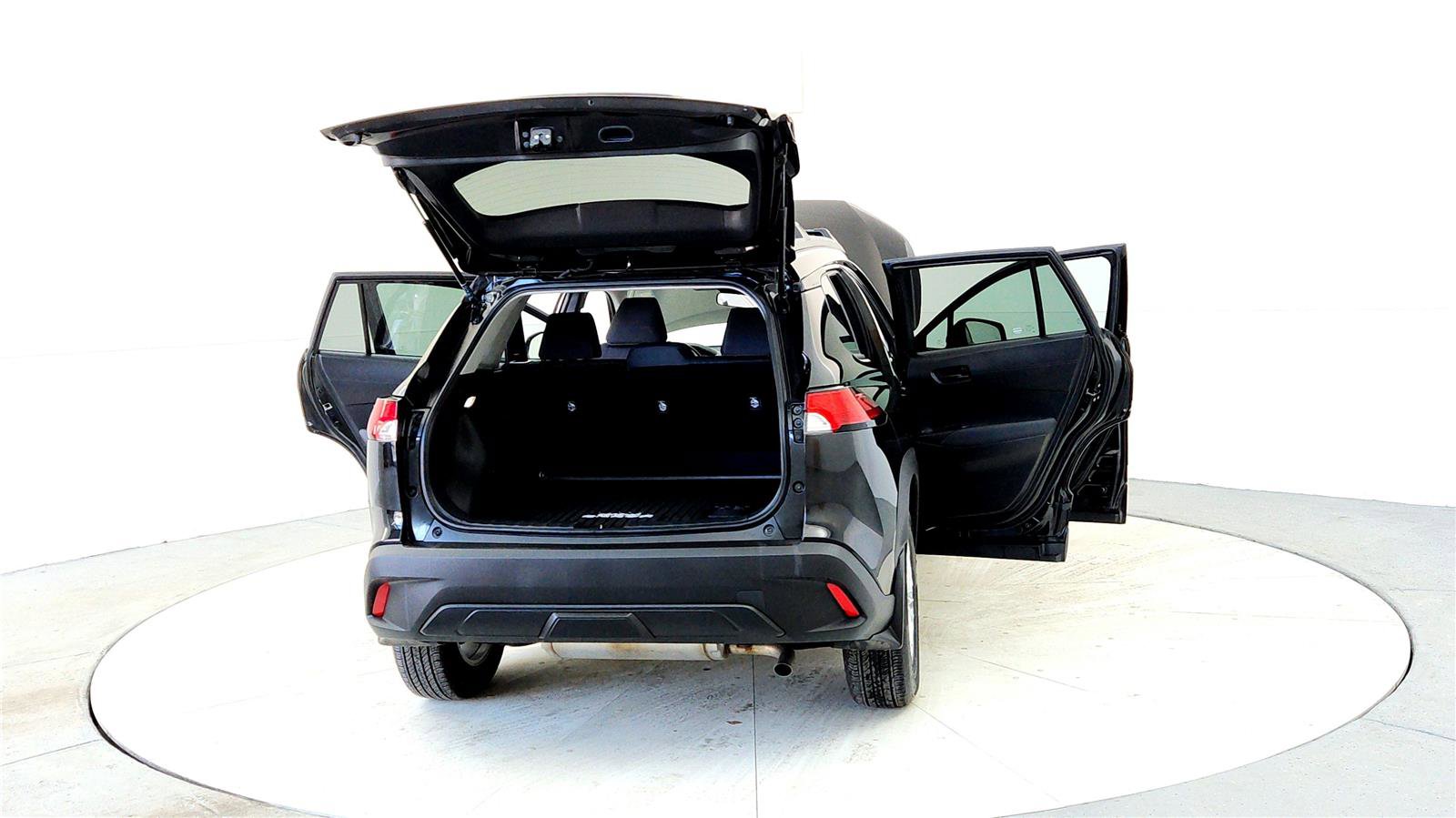 Used 2023 Toyota Corolla Cross LE w/ Moonroof Package image 11