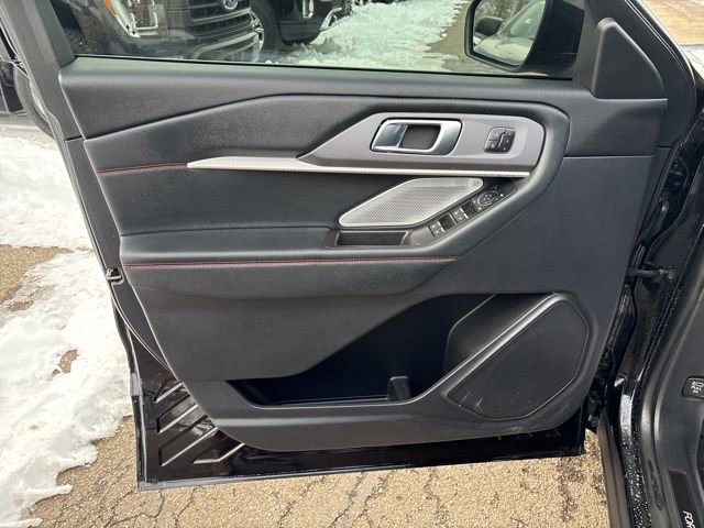 Used 2025 Ford Explorer ST image 6