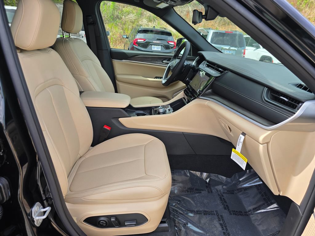 New 2026 Jeep Grand Cherokee L Limited w/ Luxury Tech Group II AWD/4WD image 28